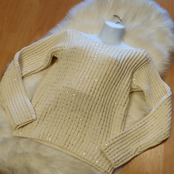 Cache Sweater with Sequins - Picture 8 of 11